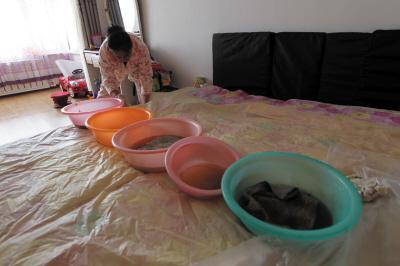 通榆楼上漏水，住户失联，小区没物管，业主维权难！律师来支招……